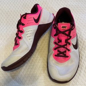 🤍 DONATED 🤍Women’s metcon 2
